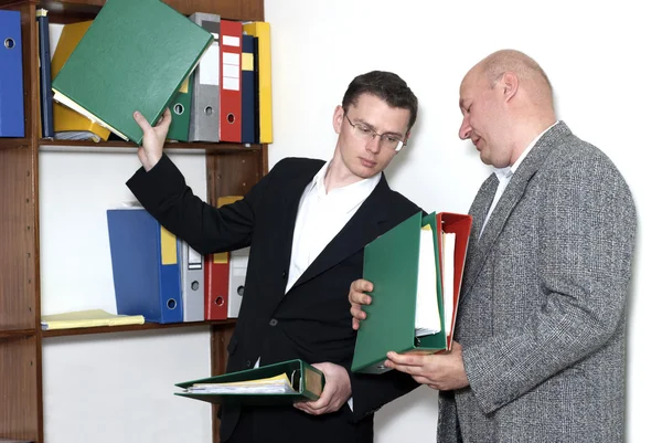 Businessmen gets a folder — Stock Photo, Image