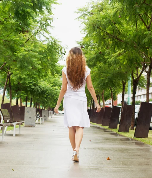 Girl walking after the rain — Stock Photo, Image