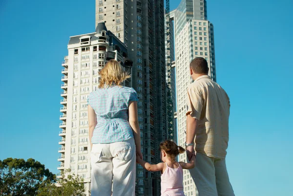 Family in the park watching the construc — Stock Photo, Image