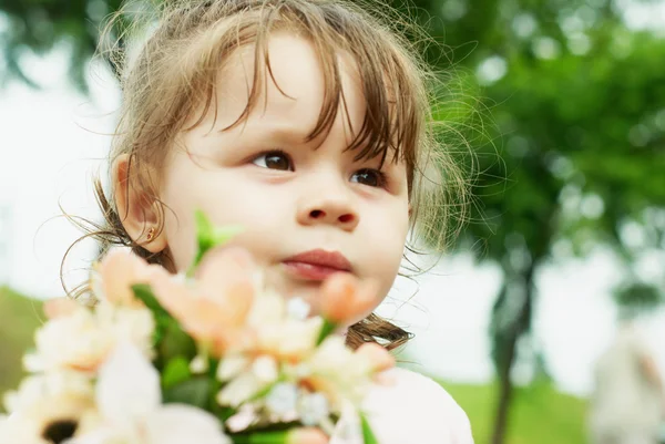 Little girl in a park — Stock Photo, Image