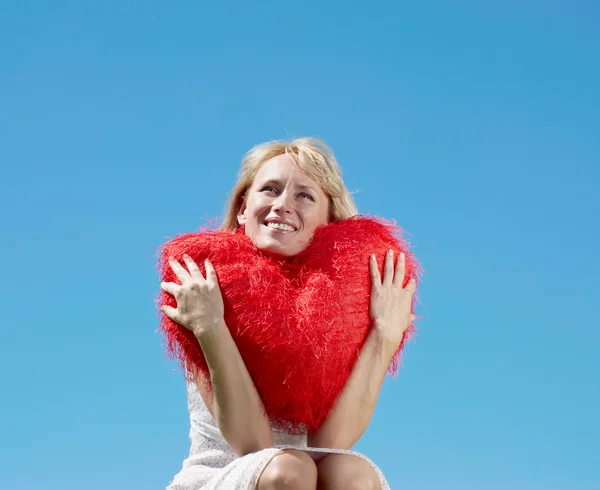 Žena se srdcem — Stock fotografie