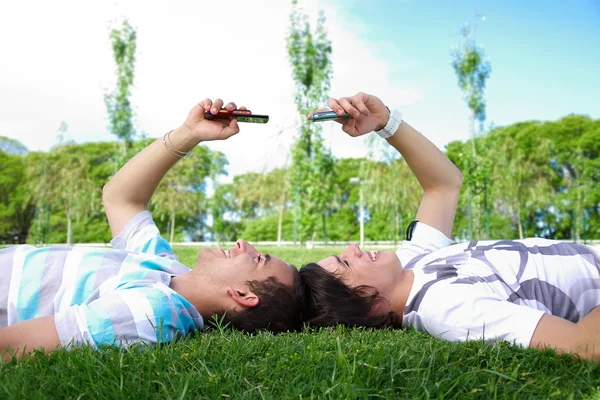 Two guys in the park — Stock Photo, Image