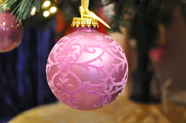 Roze bal van Kerstmis — Stockfoto
