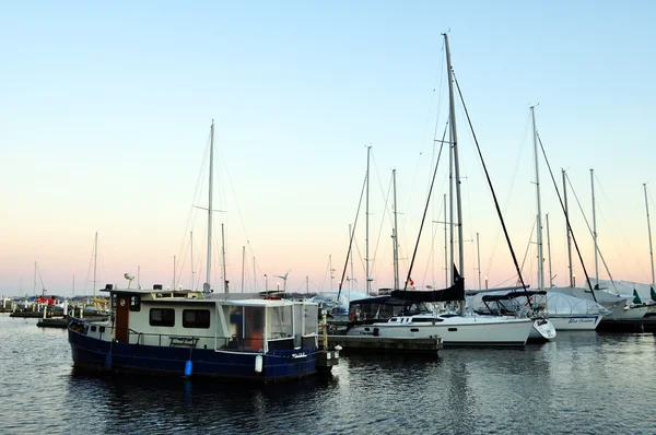 Yachtclub op zonsondergang — Stockfoto