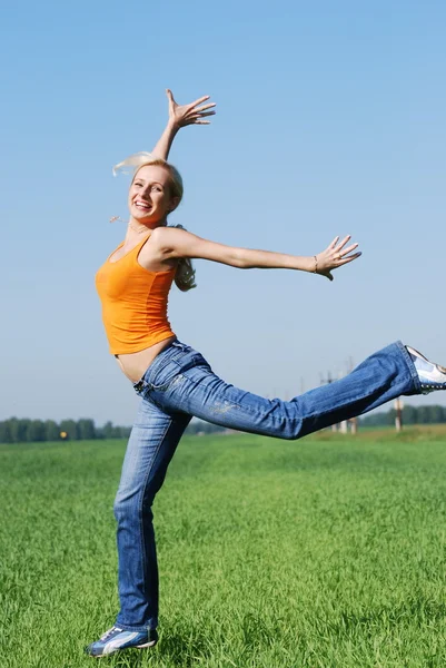 Beautiful athletic woman jumping — Stock Photo, Image