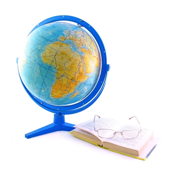 Globe, livre et lunettes — Photo
