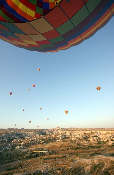 Αερόστατα πάνω από ένα πανέμορφο εδάφη — Φωτογραφία Αρχείου