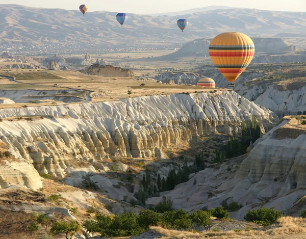 Hot air balloons above a gorgeous lands — Stock Photo, Image