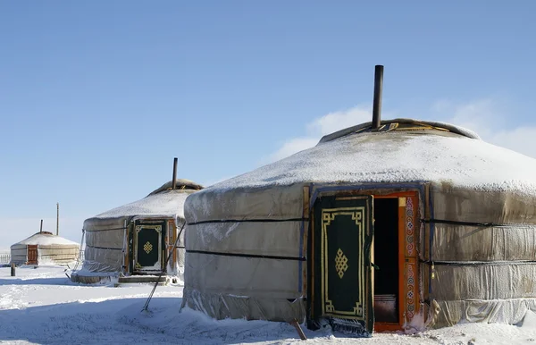 Yourte dans la neige mongolie — Photo
