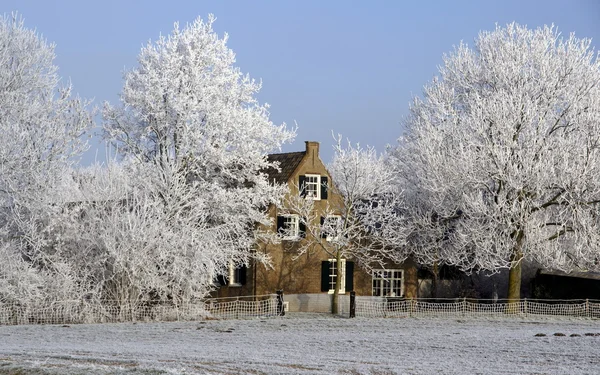 Gorgeous winter landscape with a farmhou — Stock Photo, Image