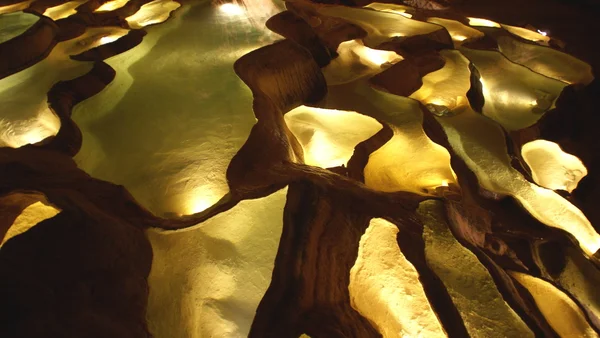 Wasserbecken in einer Höhle — Stockfoto