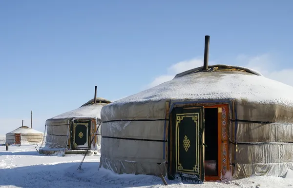 눈에 몽고 유목민의 천막 몽골 스톡 사진
