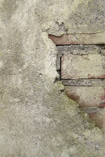 Rissige alte Ziegelmauer — Stockfoto