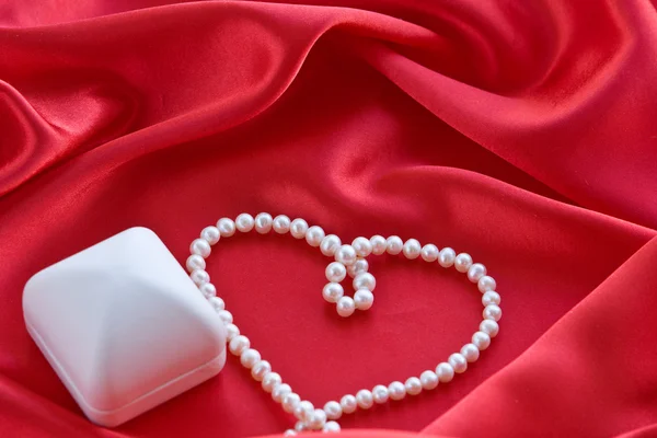 Pearl necklace i biżuteria polu — Zdjęcie stockowe