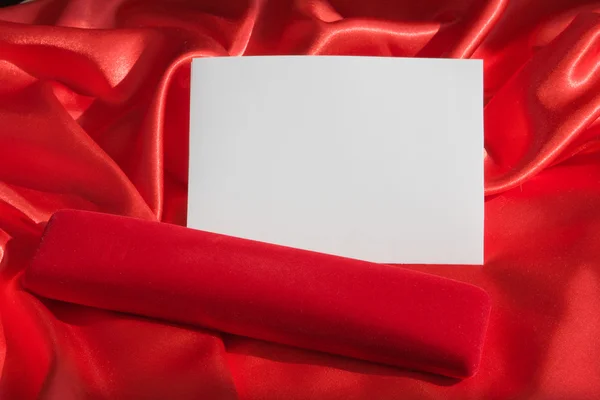 Rote Schmuckschatulle mit Ring — Stockfoto