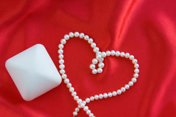 Un corazón del collar de perlas — Foto de Stock