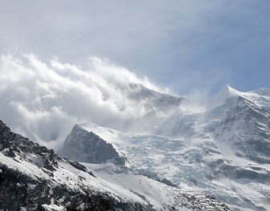 eiger Buzulu üzerinde kar fırtına