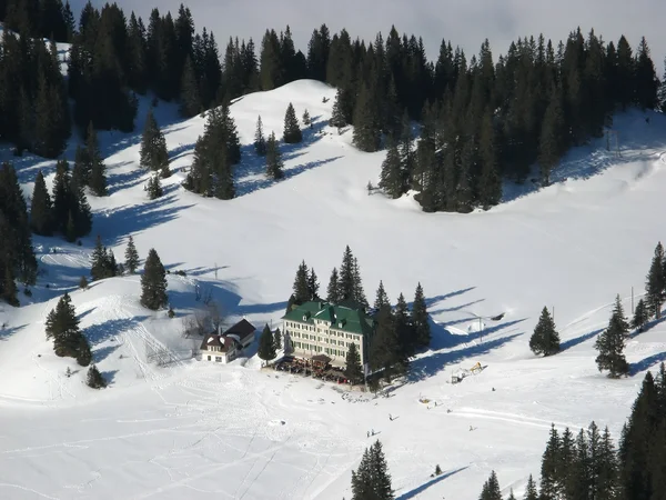 Hotel in de Alpen — Stockfoto