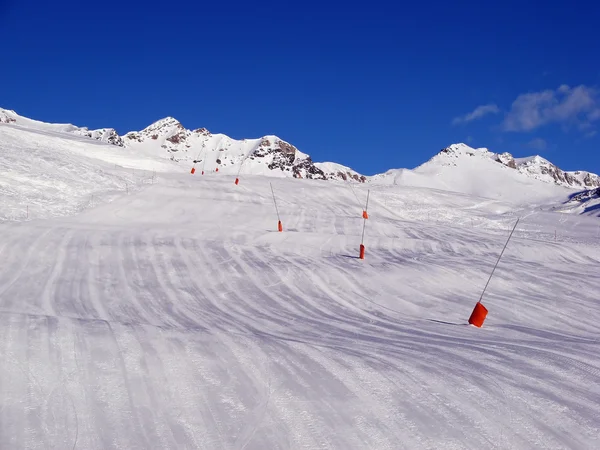 Boş Kayak yamacılege skiën helling — Stok fotoğraf