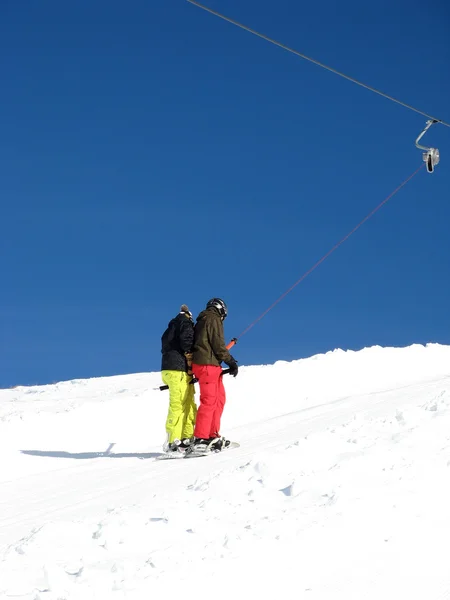 Два сноубордистів — стокове фото