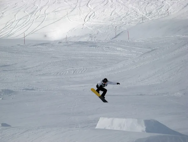 Snowboader 점프 — 스톡 사진