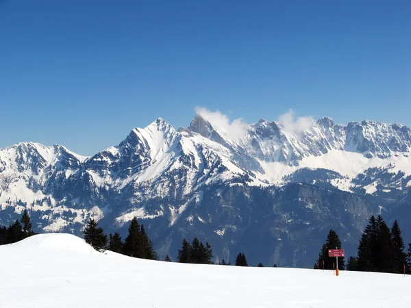 Na narty w Alpy Szwajcarskie — Zdjęcie stockowe