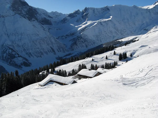 Ferienhäuser in den Alpen — Stockfoto