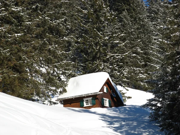 Casa de vacaciones de invierno — Foto de Stock