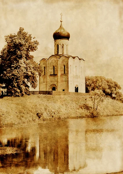 Altersbild mit See und Kirche — Stockfoto