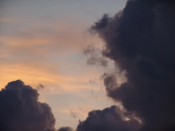 Kara bulutlar — Stok fotoğraf