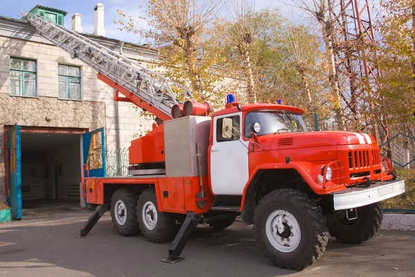 Rode brandweerwagen — Stockfoto