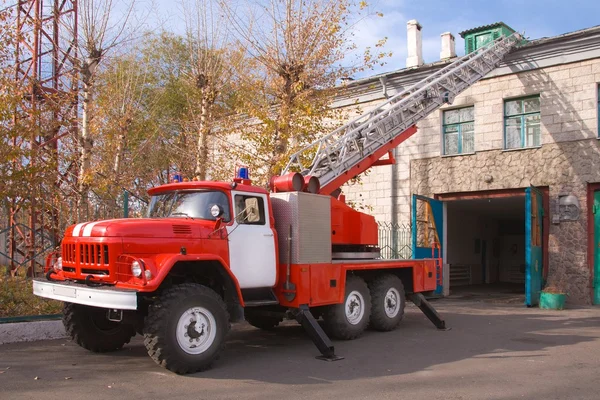 Κόκκινη φωτιά μηχανή zil — Φωτογραφία Αρχείου