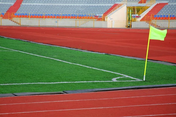 STADIUM - Campo da calcio con bandiera — Foto Stock