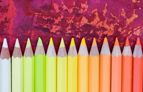 Mnoho barevné tužky — Stock fotografie