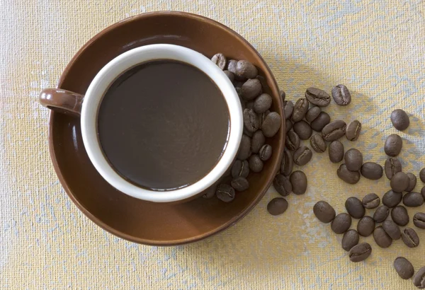 Koffiemok en bonen — Stockfoto