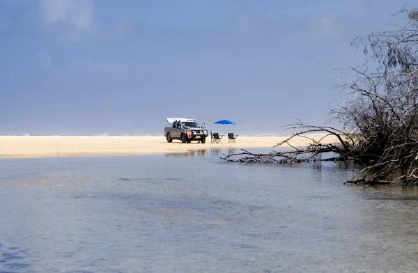 Krajobrazy plaży na wyspie fraser z 4wd — Zdjęcie stockowe