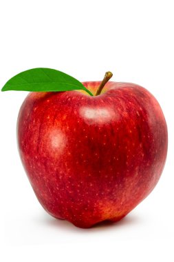 Beyaz arka planda olgun kırmızı elma