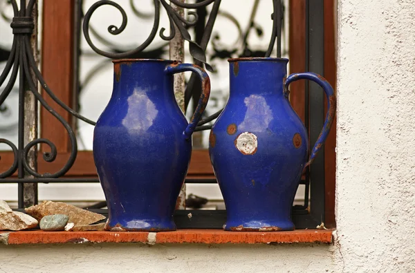 Old enameled jar on a sill — Stock Photo, Image