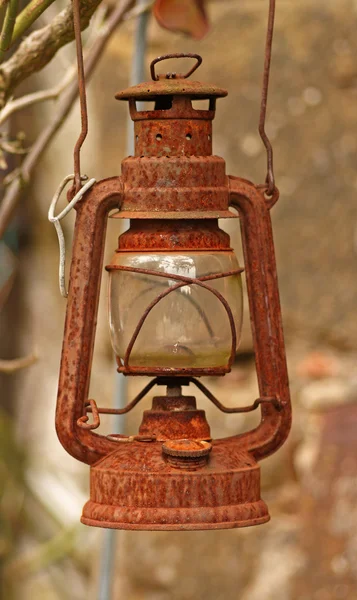Lámpara de queroseno oxidado —  Fotos de Stock
