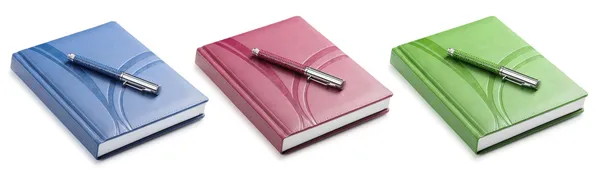 Набор ручки и цветной блокнот — стоковое фото