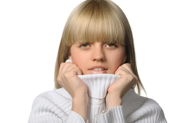 Το νεαρό κορίτσι σε ένα ζεστό πουλόβερ — Φωτογραφία Αρχείου