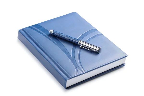Στυλό και ένα κλειστό σημειωματάριο — Φωτογραφία Αρχείου