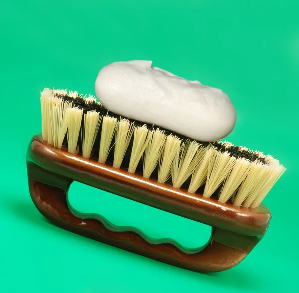Cepillo para limpiar con jabón — Foto de Stock