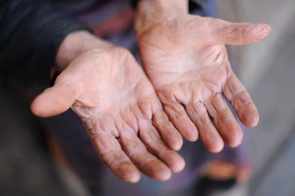 Hands of the old woman — Stock Photo, Image