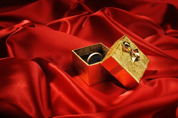 Gold boxes with a wedding ring — Stock Photo, Image