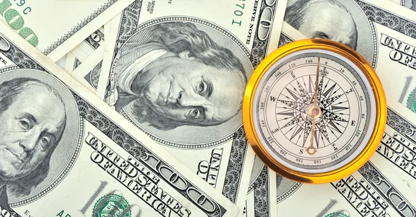 Dolarů a kompas — Stock fotografie