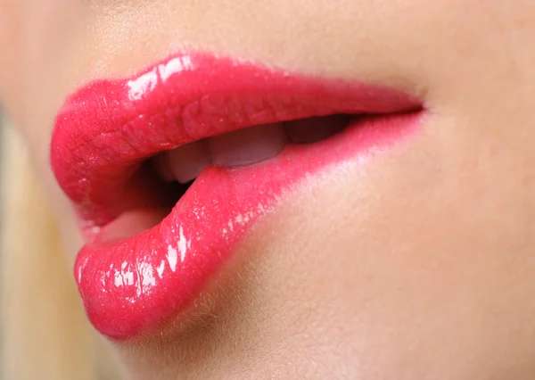 Los labios femeninos —  Fotos de Stock