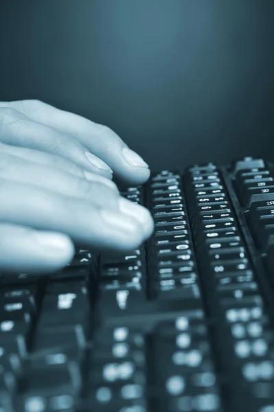 Hands above the keyboard — Stock Photo, Image