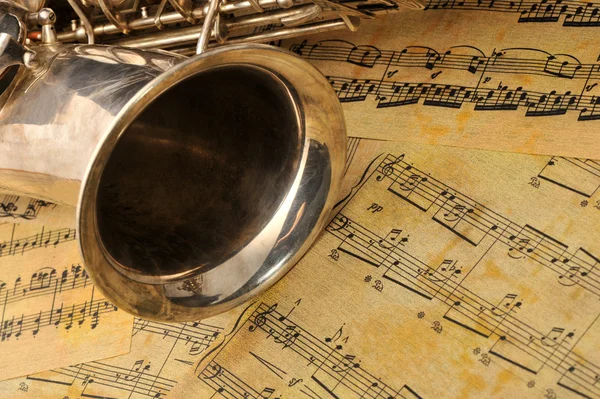 Παλαιό saxophone και σημειώσεις — Φωτογραφία Αρχείου