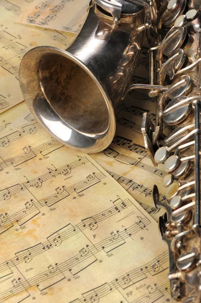 Starý saxofon a poznámky — Stock fotografie